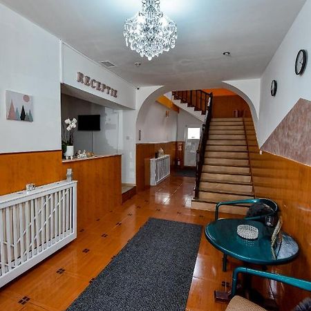 Pensiunea Vanessa Făgăraş Exteriör bild