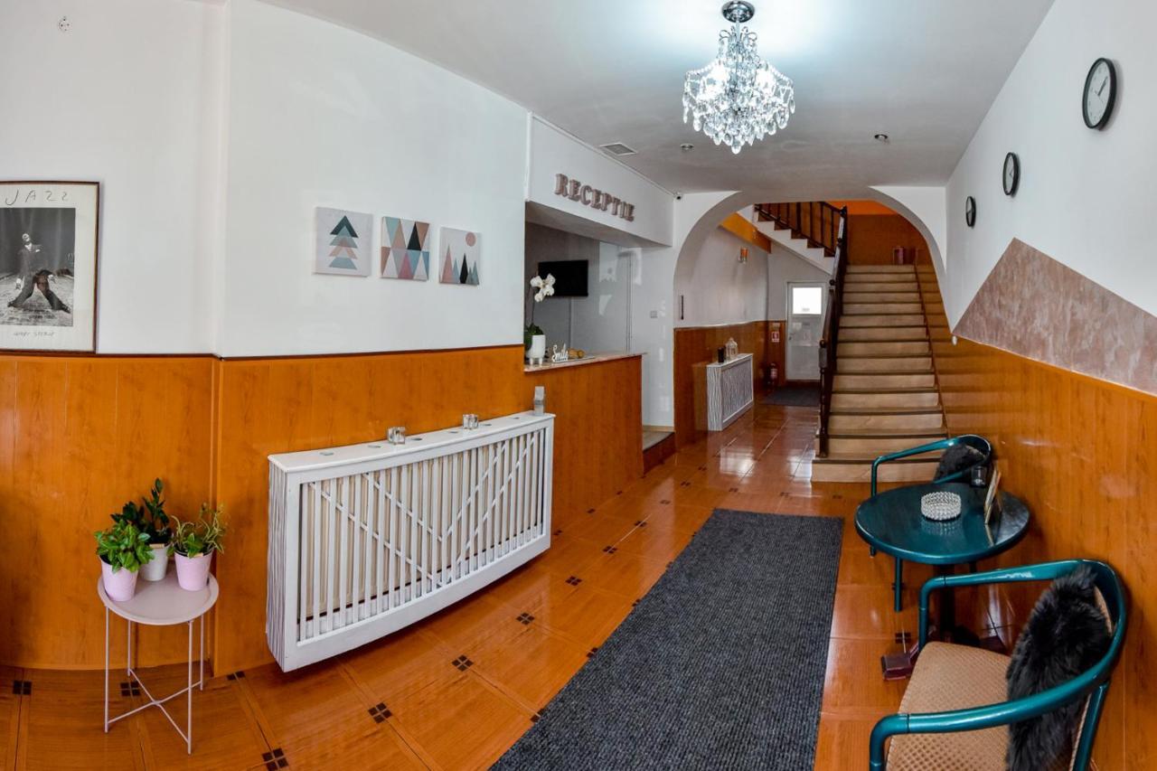 Pensiunea Vanessa Făgăraş Exteriör bild